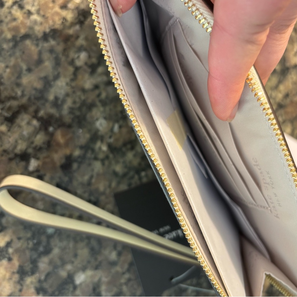 Kate Spade ♠️ Lucy Festival Perforated Floral Wristlet - Picture 3 of 3